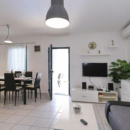 Lovely In Rastane Donje With Kitchen * Gorica (Zadar)