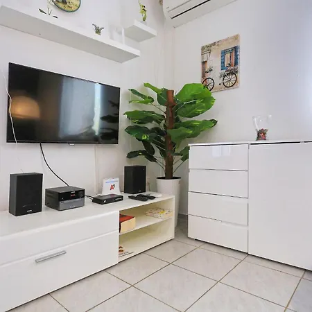 Lovely In Rastane Donje With Kitchen